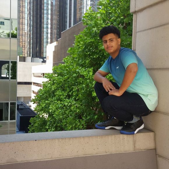 Meet your Posher, Laytha - Picture 1 of 1